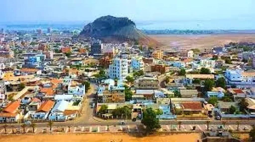 القبض على شاب ثلاثيني في عدن والعثور على مفاجأة صادمة بحوزته